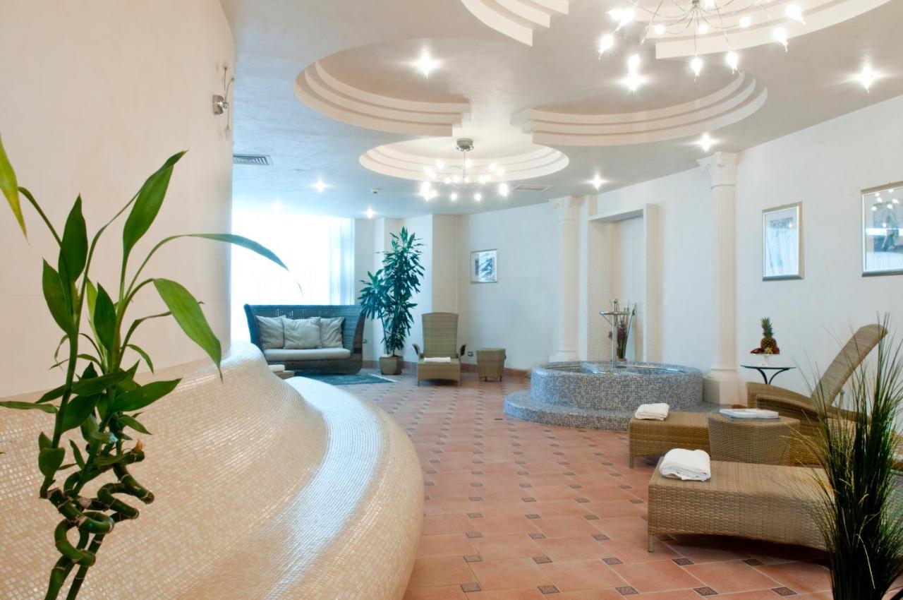 Hotel Aurelia Milano Marittima Exterior photo