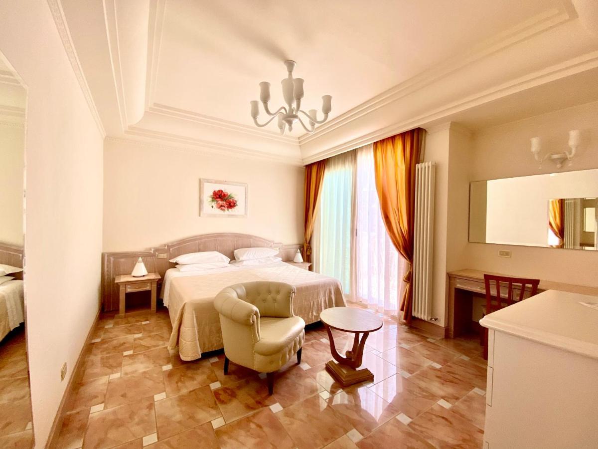 Hotel Aurelia Milano Marittima Exterior photo