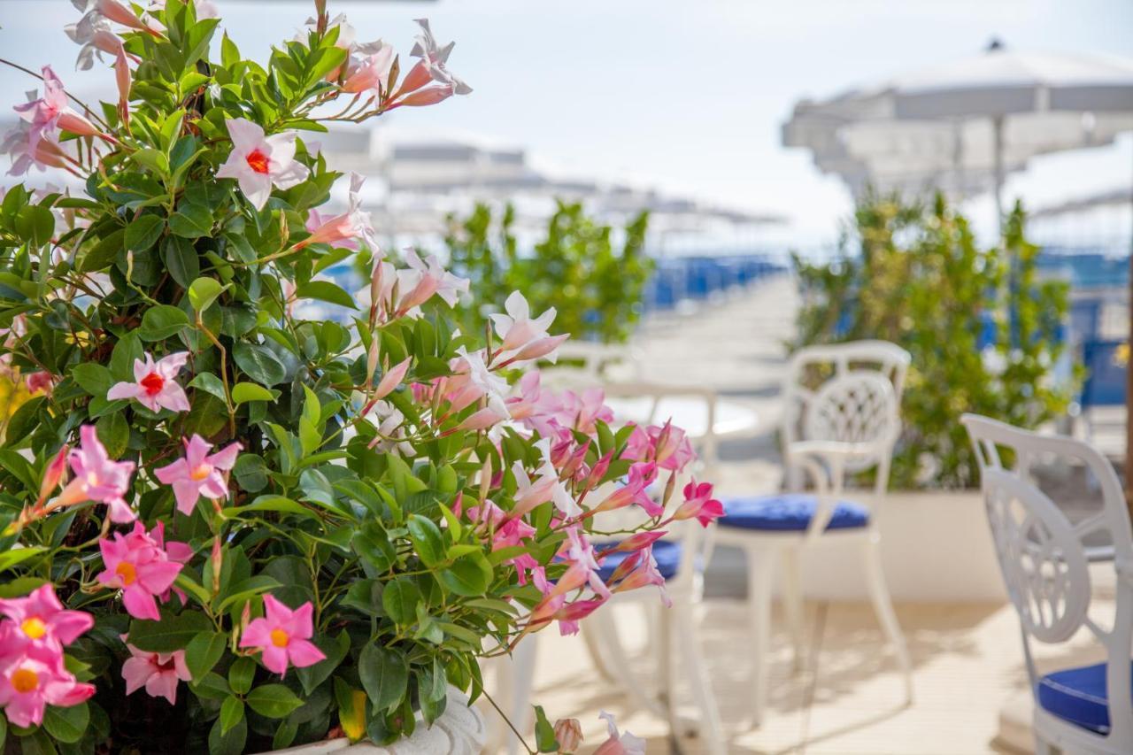 Hotel Aurelia Milano Marittima Exterior photo