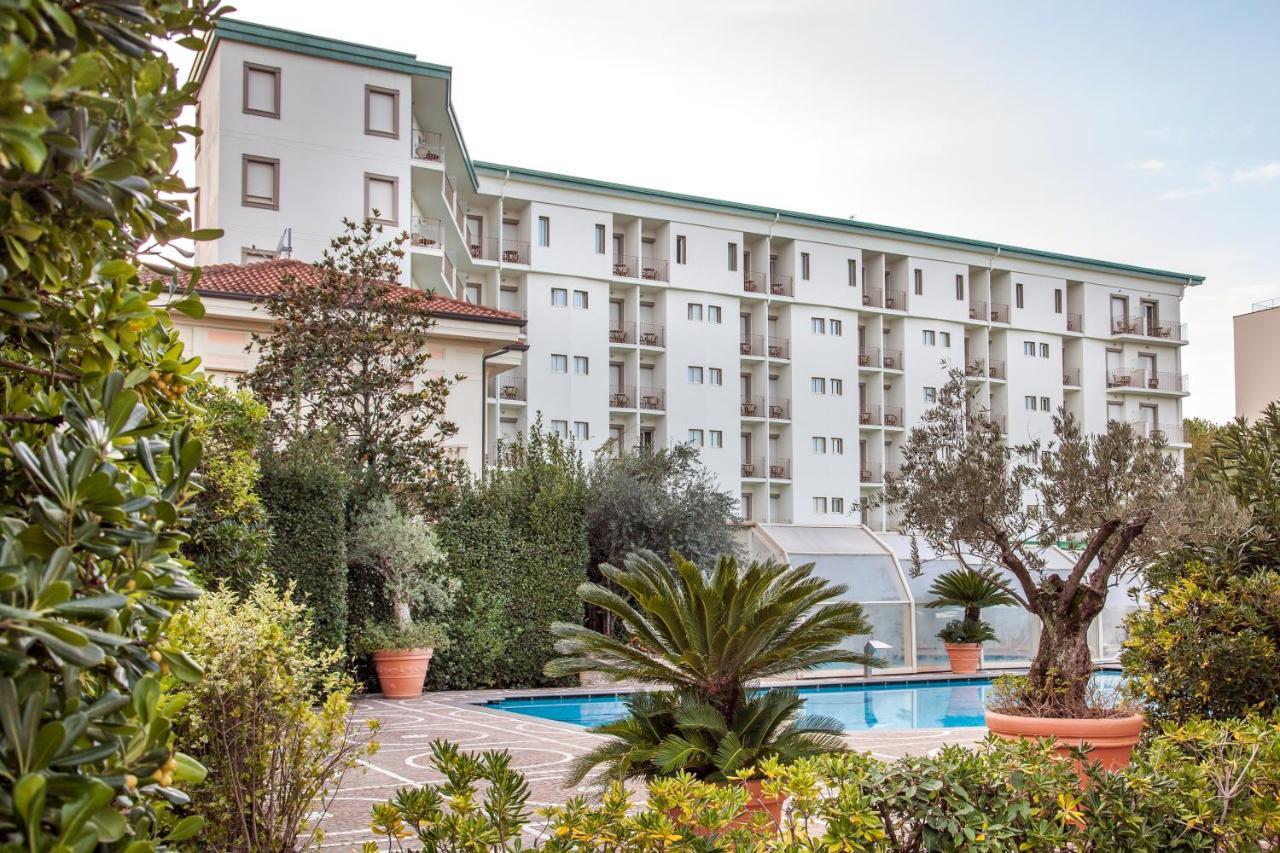 Hotel Aurelia Milano Marittima Exterior photo