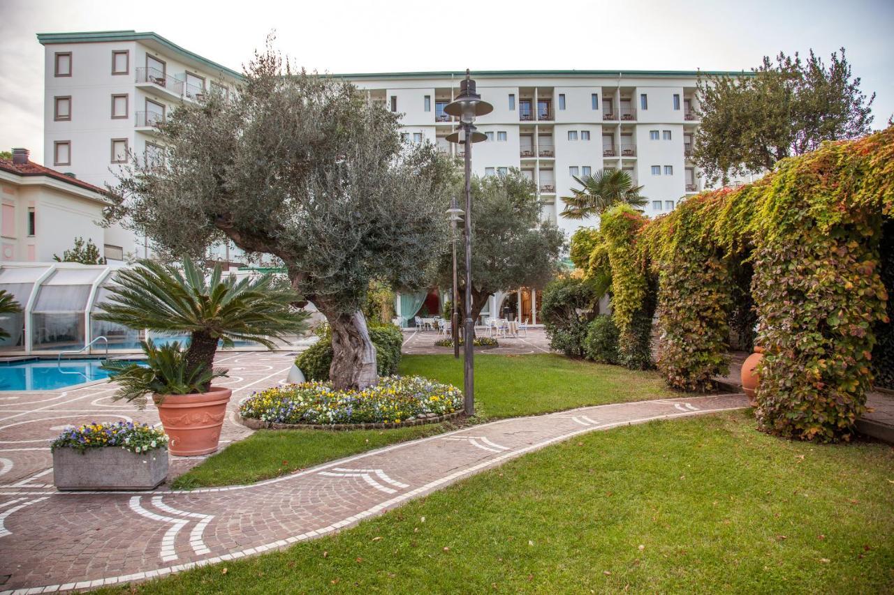 Hotel Aurelia Milano Marittima Exterior photo