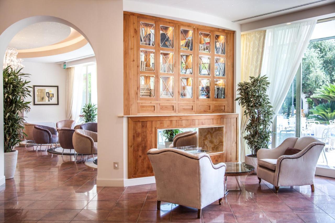 Hotel Aurelia Milano Marittima Exterior photo
